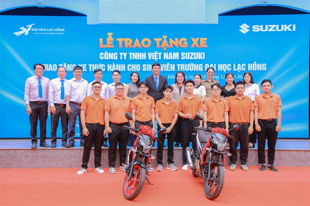 Suzuki Tài Trợ 02 Xe Moto, Tăng Cường Học Cụ Thực Hành Cho Sinh Viên LHU