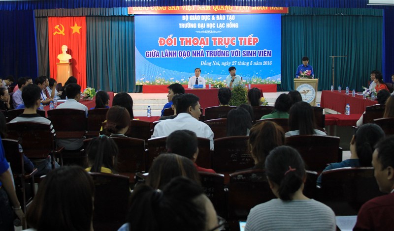 Đối thoại thân mật với sinh viên năm học 2015-2016